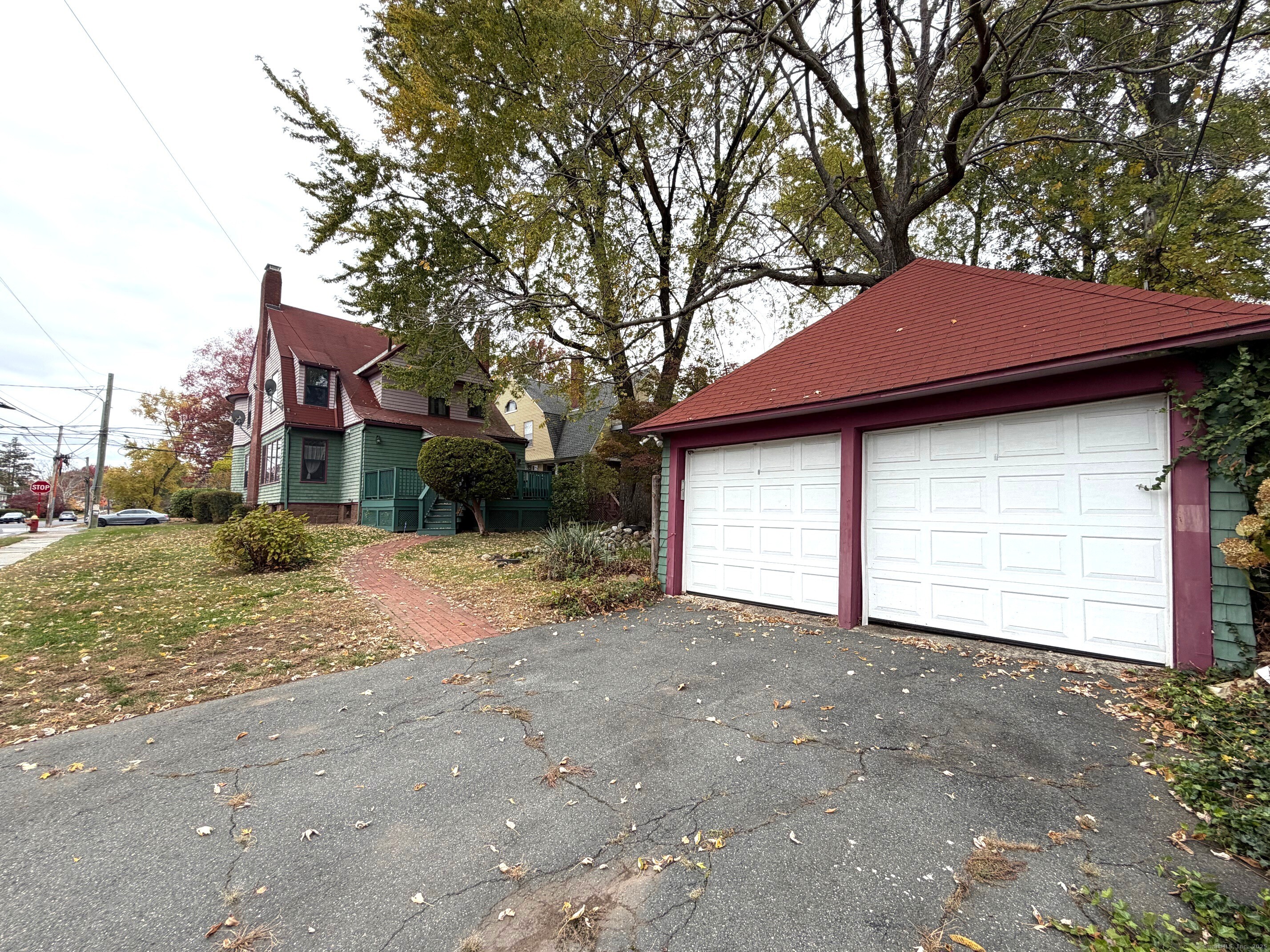 518 Prospect Avenue Hartford, CT 06105 - Photo 5 of 39 a house view with a outdoor space