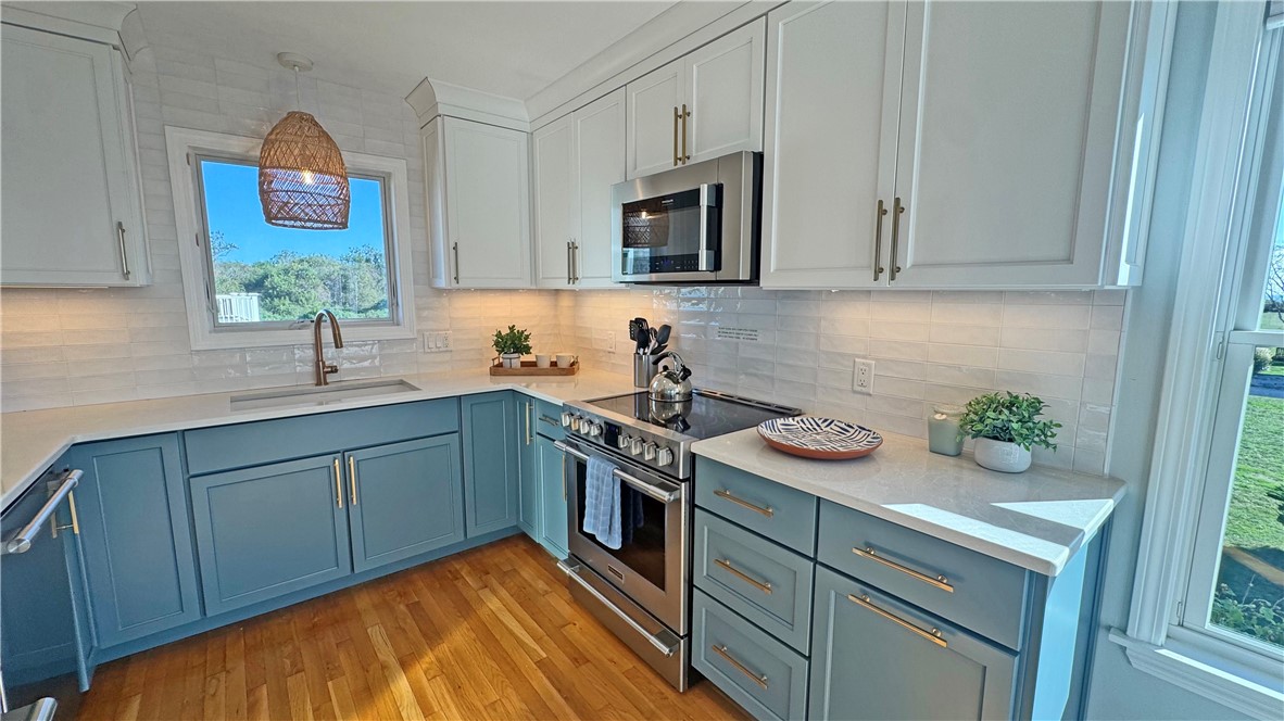 1712 Corn Neck Road, Unit 2 Block Island, RI 02807 - Photo 21 of 38 2nd floor kitchen