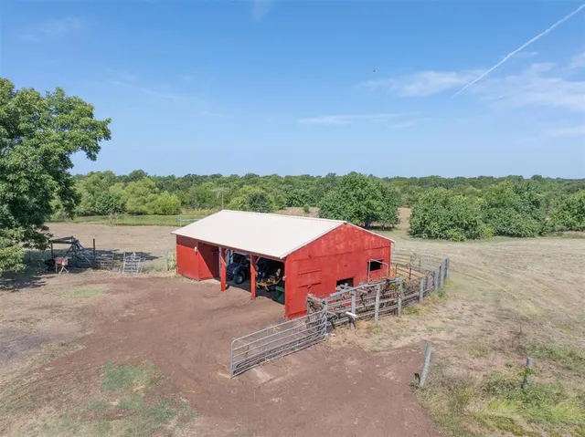 an outdoor view of a building