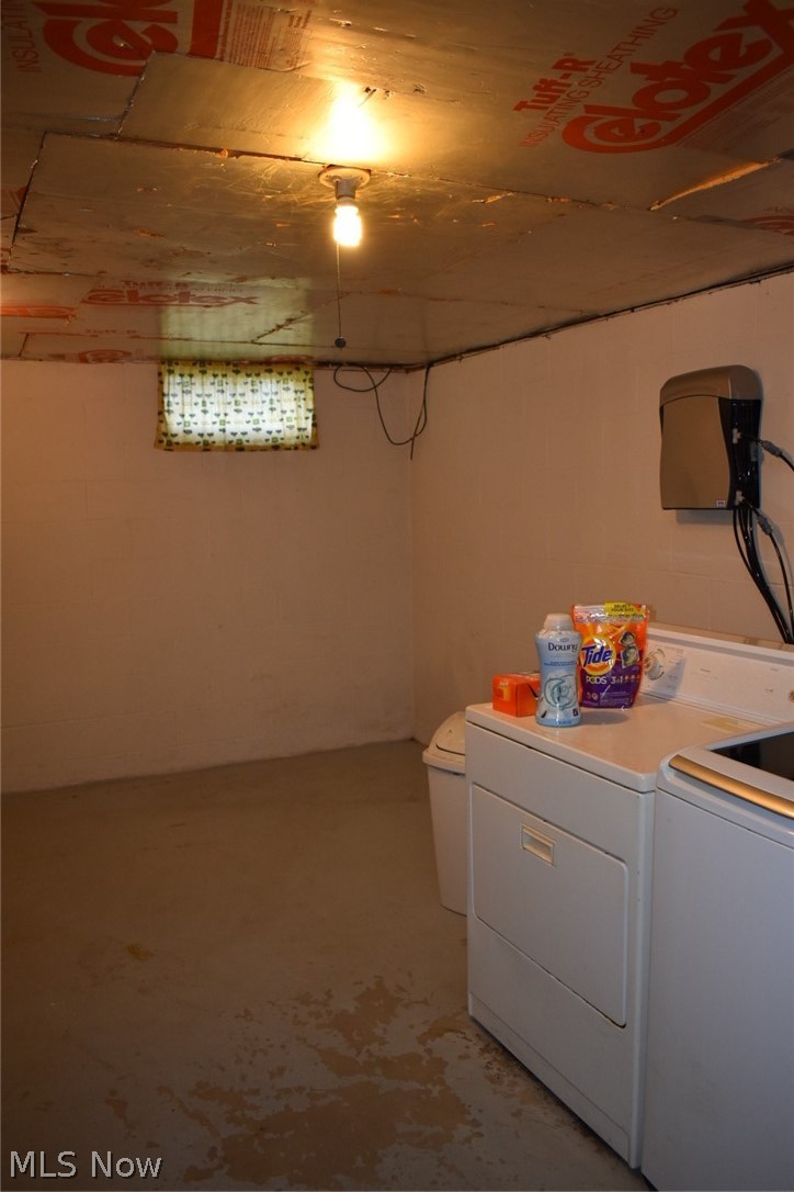 18859 Forbes Road Wellsville, OH 43968 - Photo 27 of 30 Laundry room- Washer and Dryer are included!