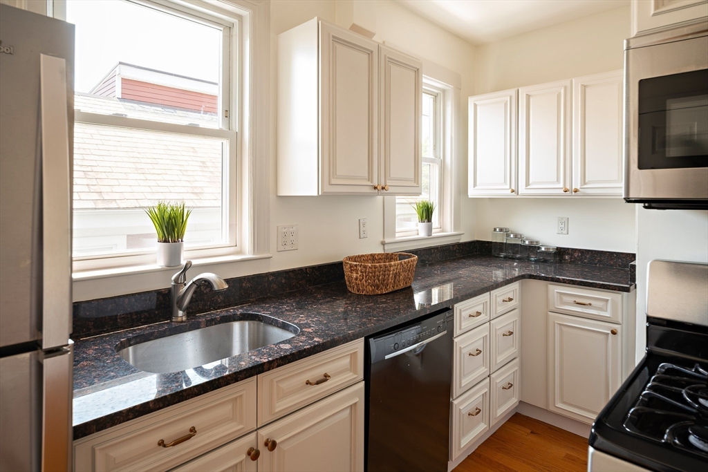 31 Mason Street, Unit 31 Somerville, MA 02144 - Photo 6 of 24
