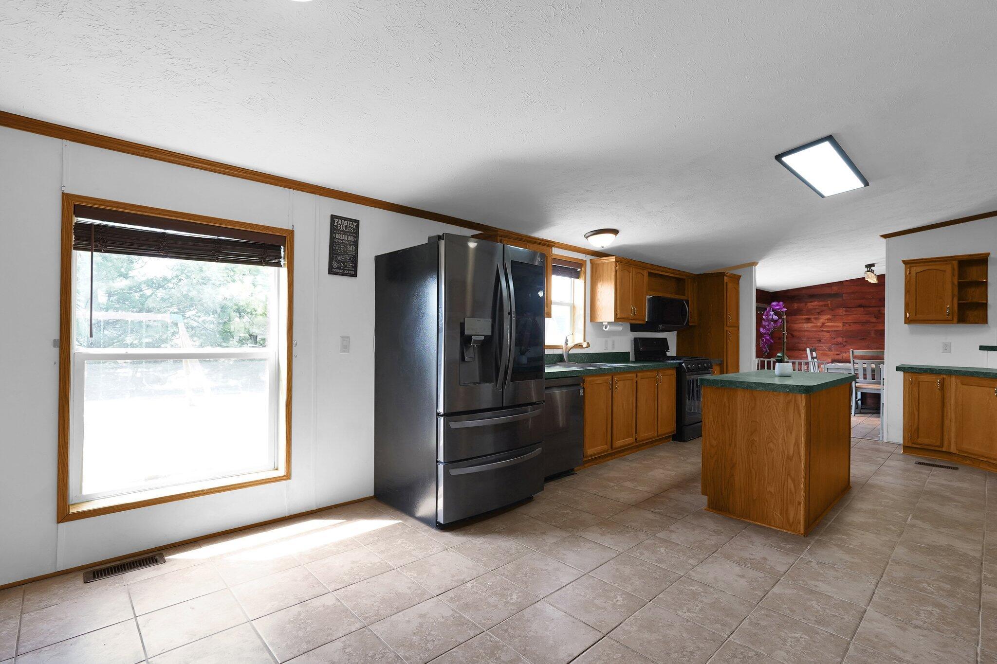 7020 York Road Southwest Pataskala, OH 43062 - Photo 9 of 27 Kitchen