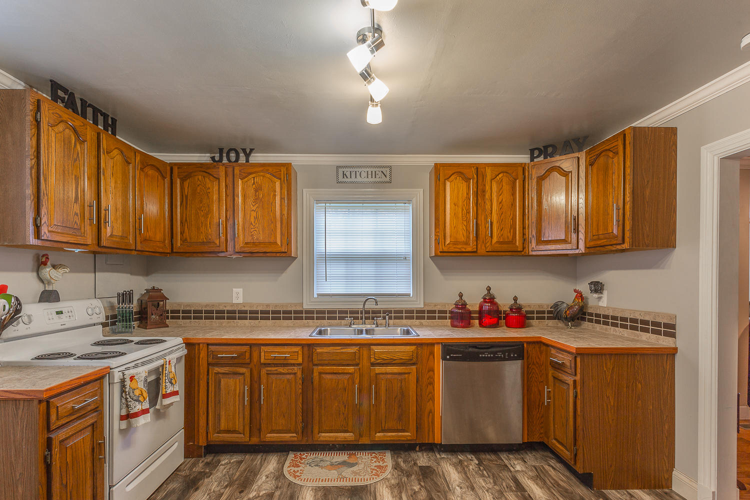 2516 Corral Road Signal Mountain, TN 37377 - Photo 15 of 39 2516 Corral Interiors-28