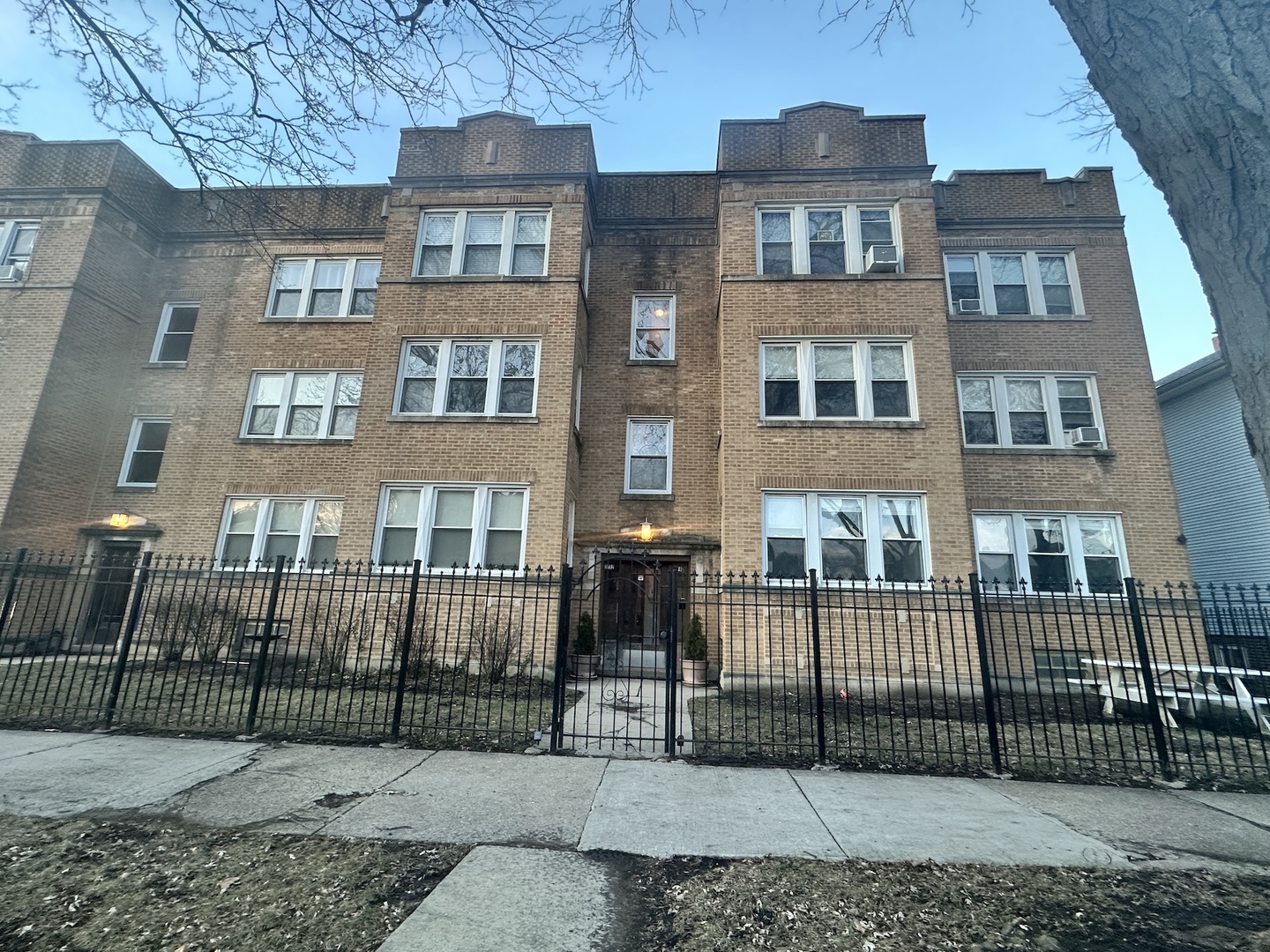 3752 West Giddings Street, Unit 3 Chicago, IL 60625 - Photo 3 of 20