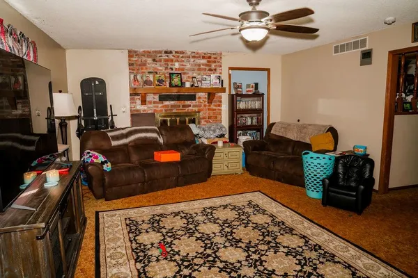 $330,000 | 20081 Spring Hill Road, Parsons, KS 67357