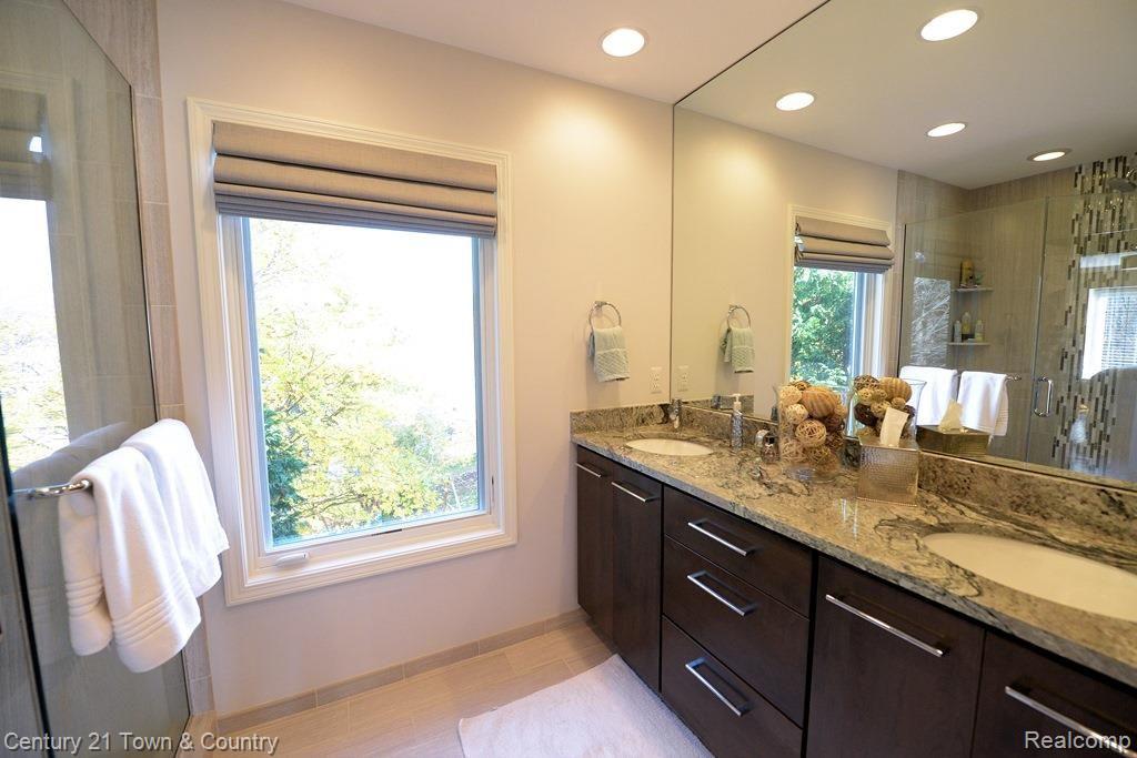 2643 Munster Road Rochester, MI 48309 - Photo 15 of 70 Master Bathroom 13.jpg