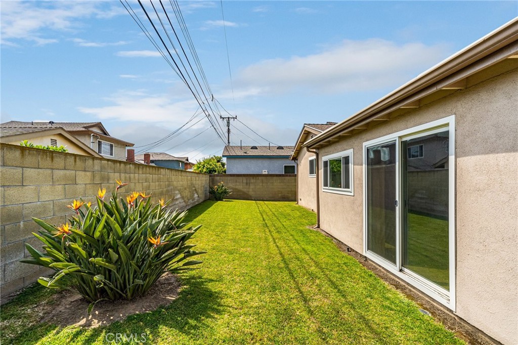 19514 Enslow Drive Carson, CA 90746 - Photo 5 of 51 a view of a backyard with plants