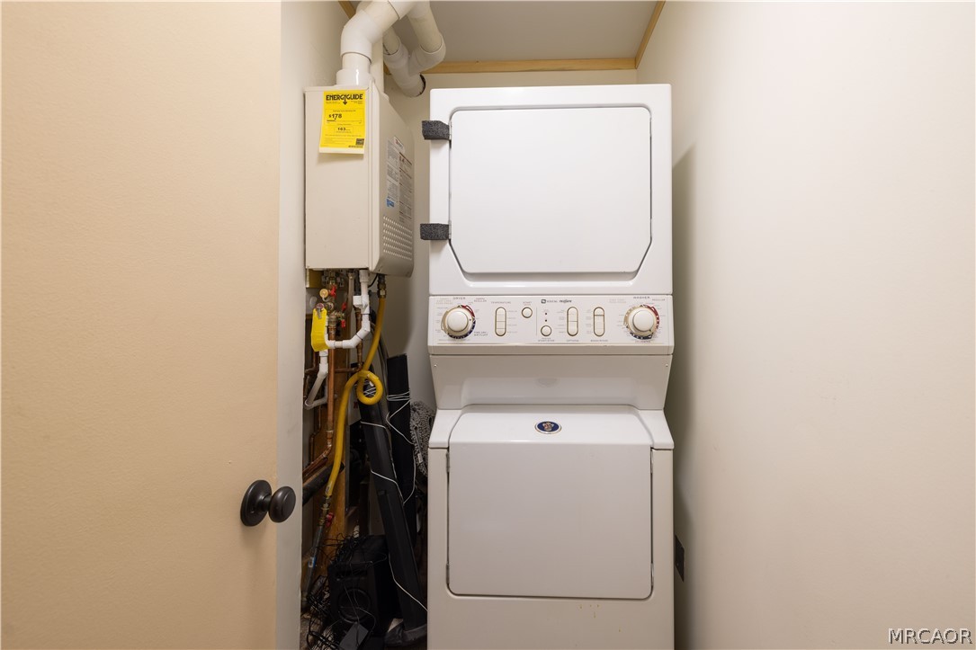 773 Sunset Lane Sugarloaf, CA 92386 - Photo 22 of 33 a utility room with dryer and washer