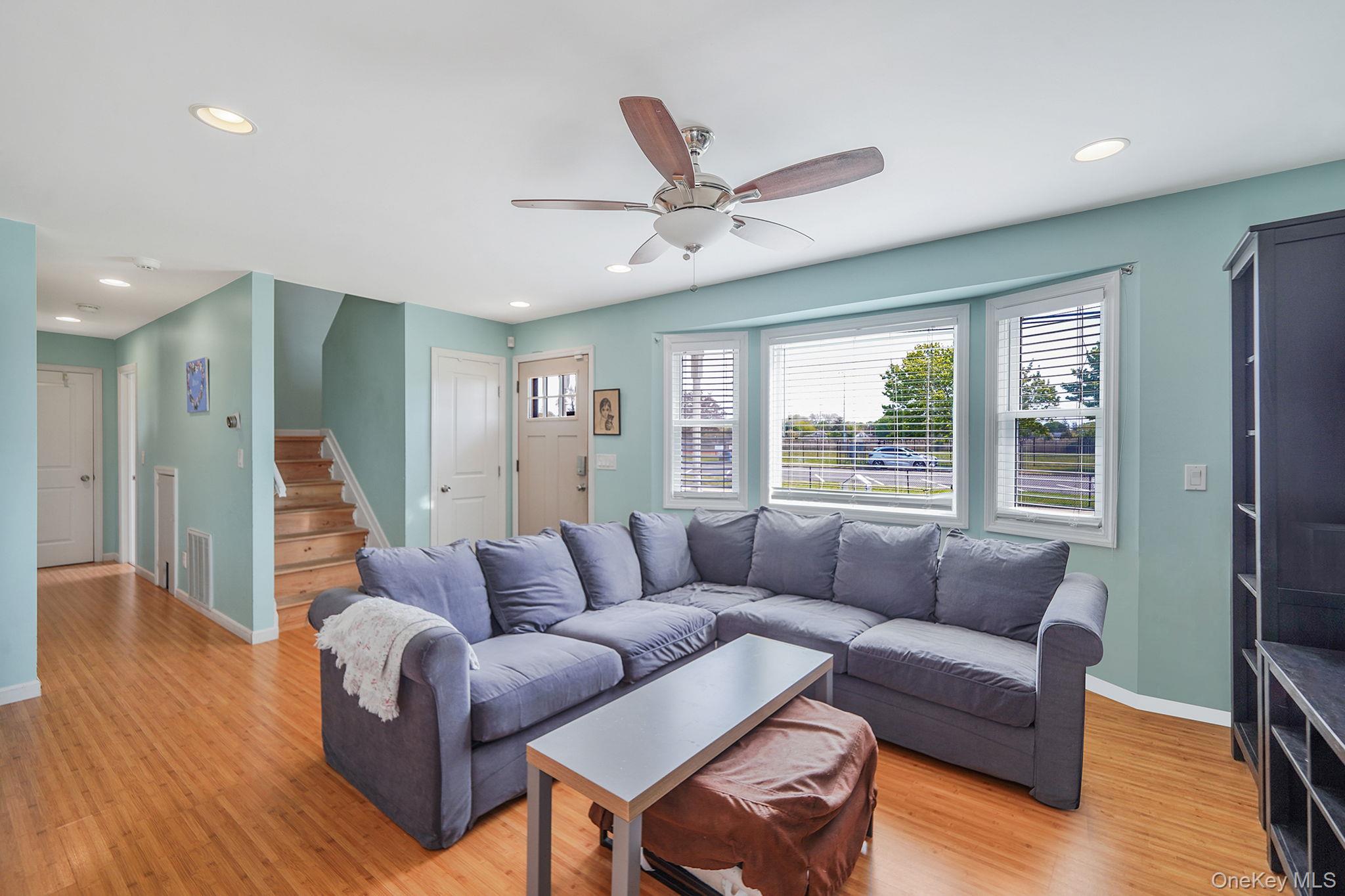 374 Rider Avenue Patchogue, NY 11772 - Photo 4 of 24