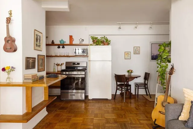 $395,000 | 210 East 36th Street, Unit 11B | Murray Hill