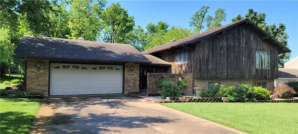 $359,000 | 24 West Edwards Street, Iola, KS 66749