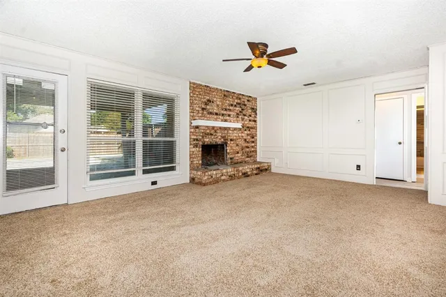 a view of empty room with ceiling fan