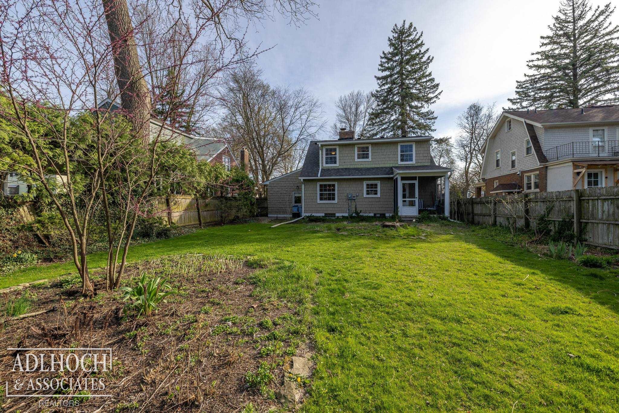 286 Ridgemont Road Grosse Pointe, MI 48236 - Photo 25 of 30 50139134-ab4e4af4-05b6-4a58-b91e-c1ccd75e0e79.JPG