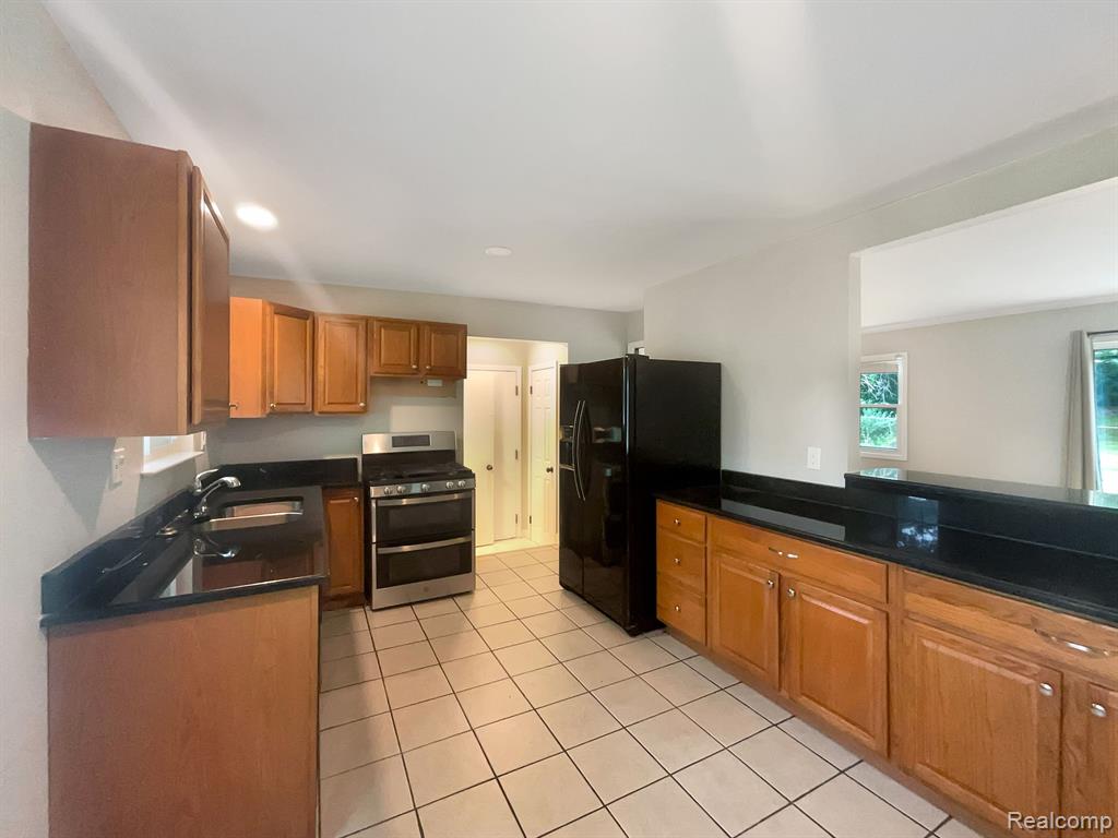 26305 Middlebelt Road Farmington Hills, MI 48334 - Photo 2 of 20
