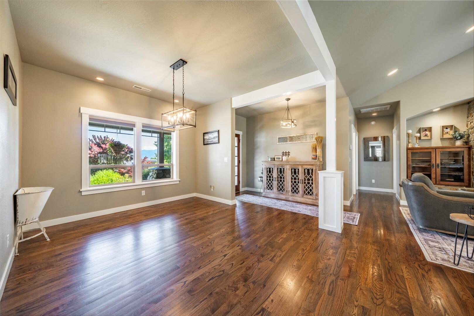 4221 Falcon Ridge Terrace Medford, OR 97504 - Photo 18 of 39 DSC02878-HDR (Large)
