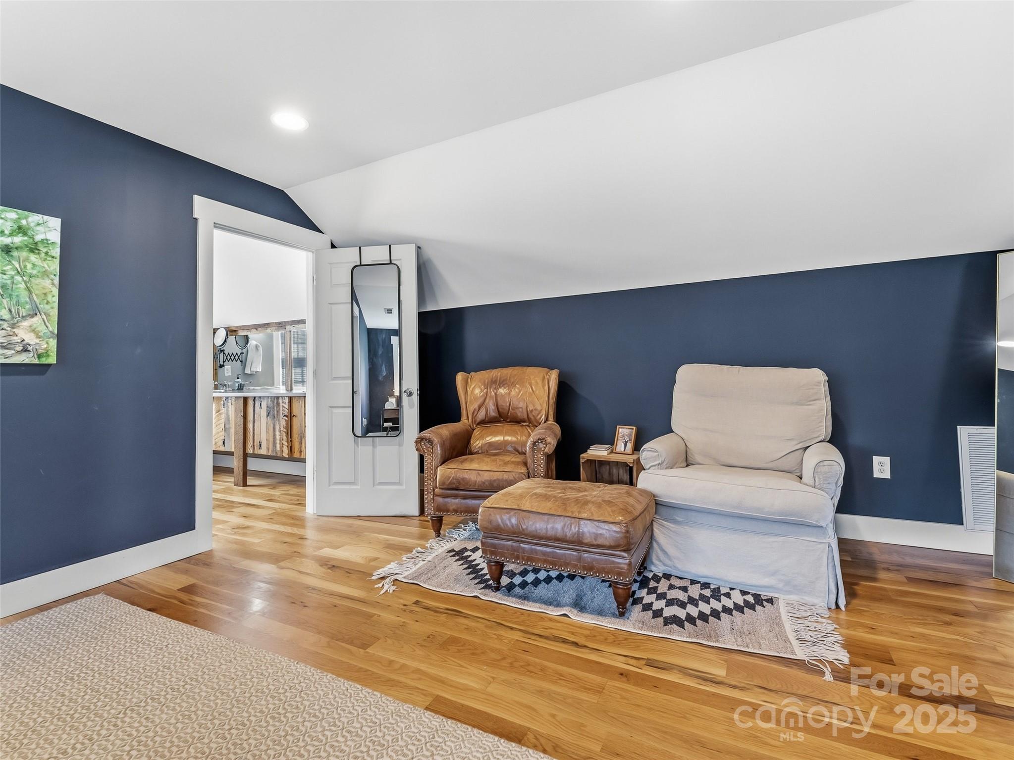 140 Lakeview Avenue Brevard, NC 28712 - Photo 27 of 37 a living room with furniture
