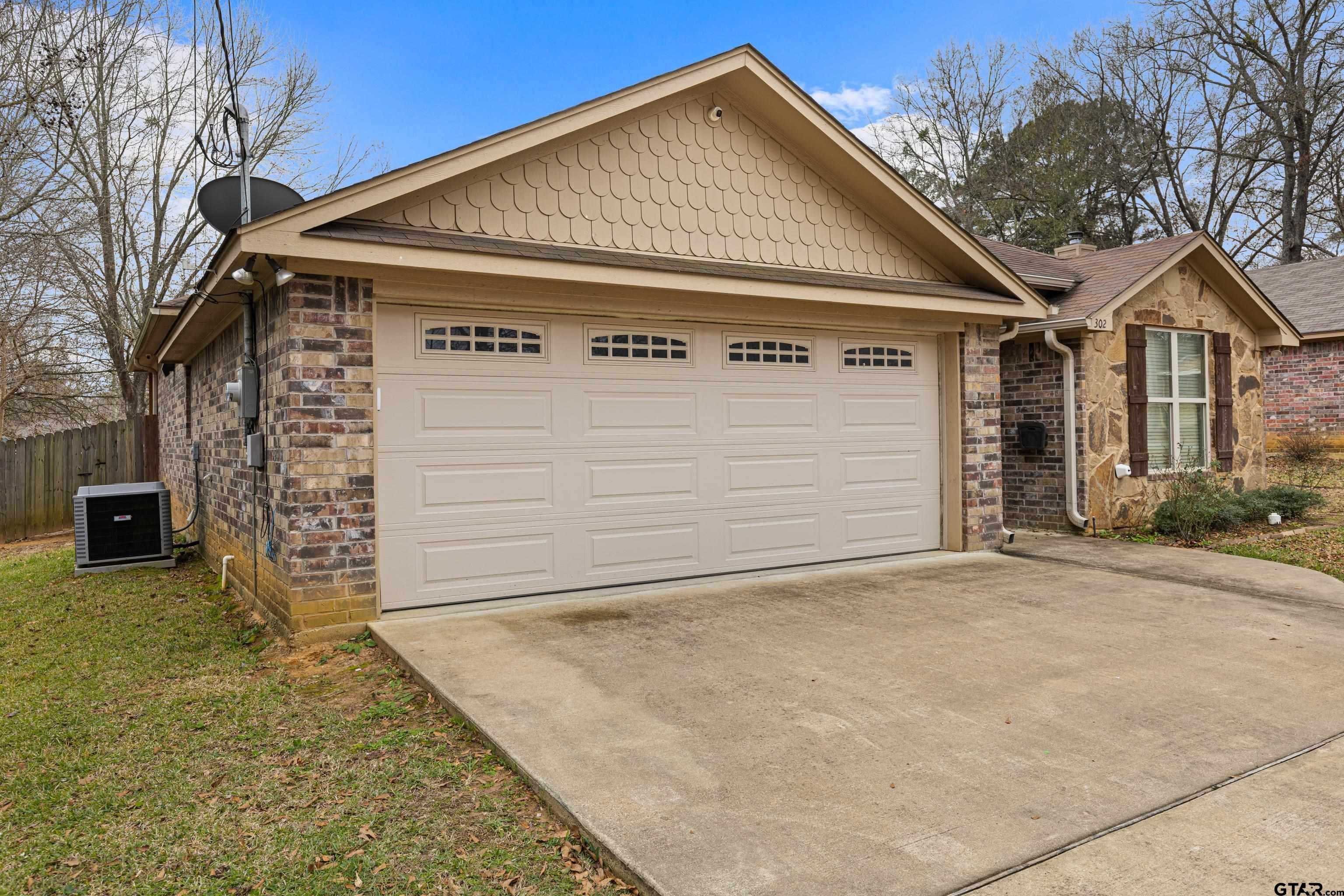 302 Collins Avenue Longview, TX 75605 - Photo 4 of 36