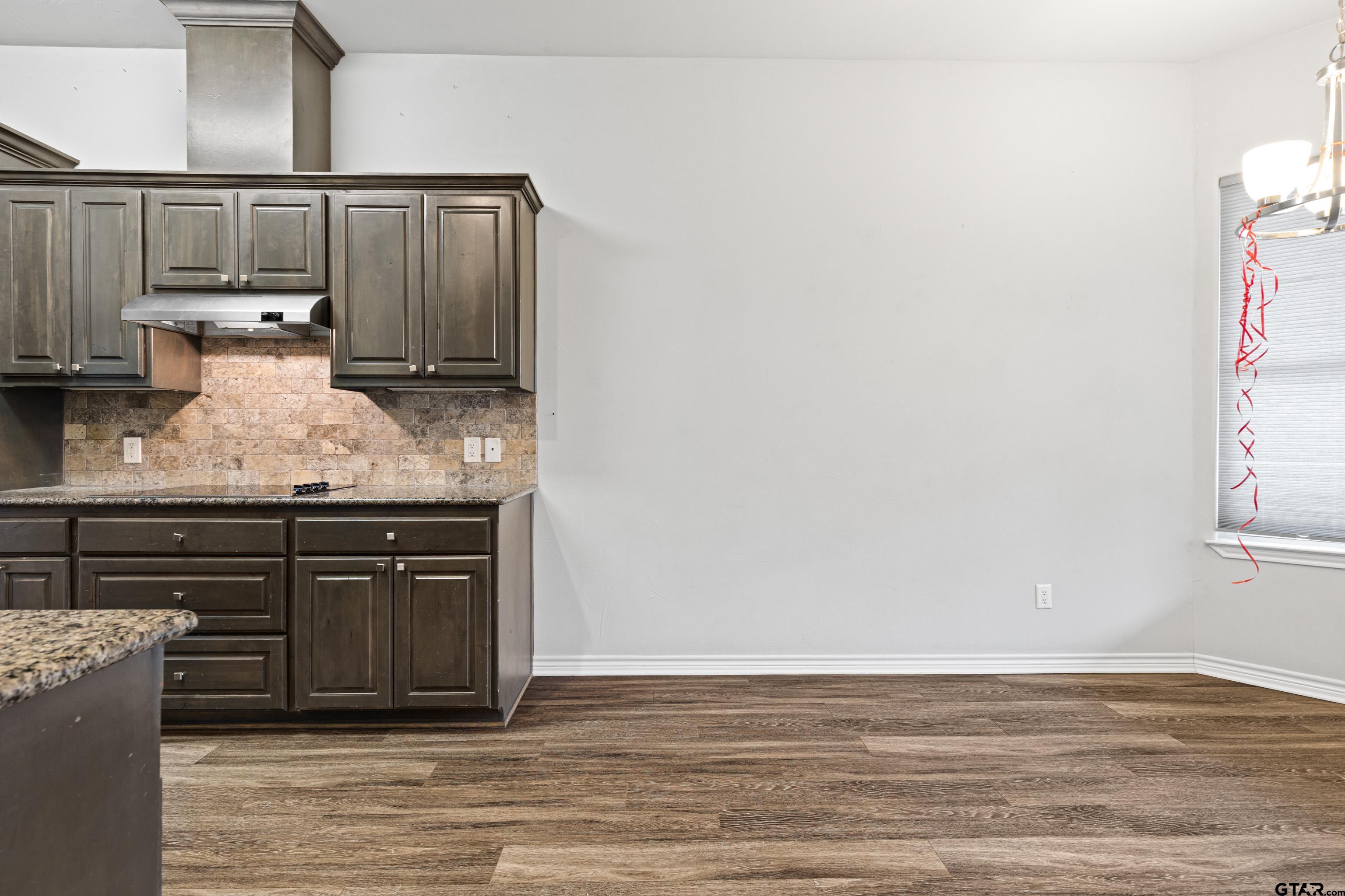 302 Collins Avenue Longview, TX 75605 - Photo 10 of 36