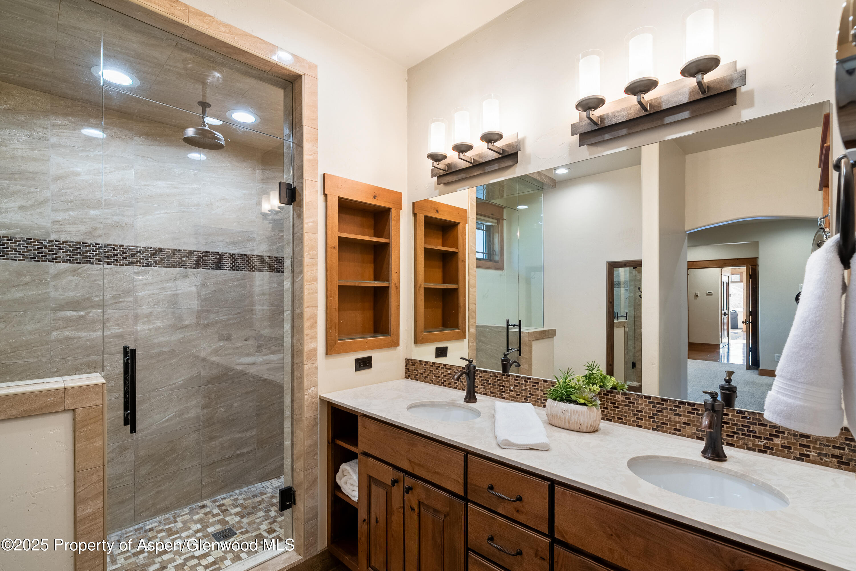 621 Elk Run Road New Castle, CO 81647 - Photo 17 of 61 Primary bathroom