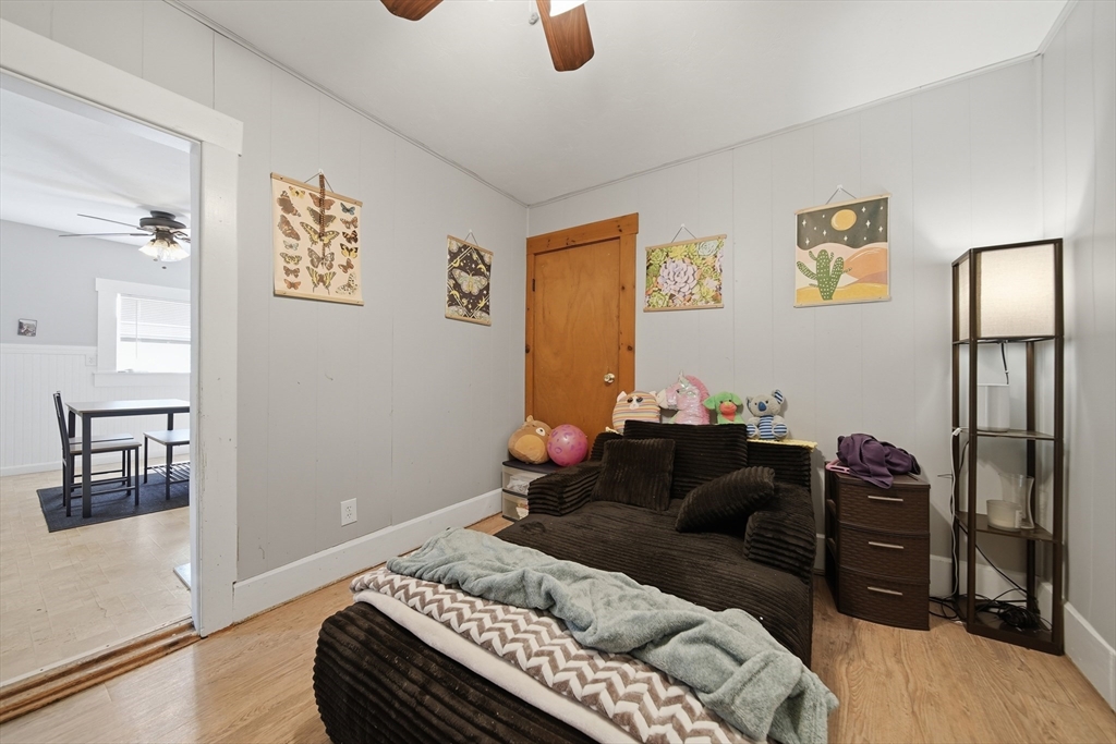 436 Franklin Road Fitchburg, MA 01420 - Photo 26 of 41 a living room with furniture