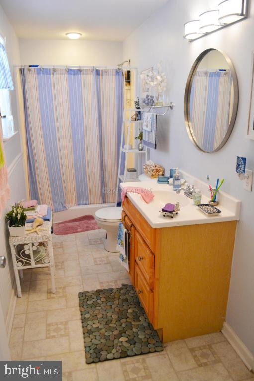 66 Sandyhook Road Ocean Pines, MD 21811 - Photo 10 of 18 a bathroom with a sink a mirror and a bath tub
