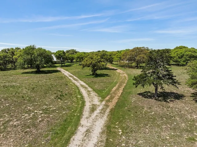 $1,250,000 | 1800 County Road 122, Hallettsville, TX 77964