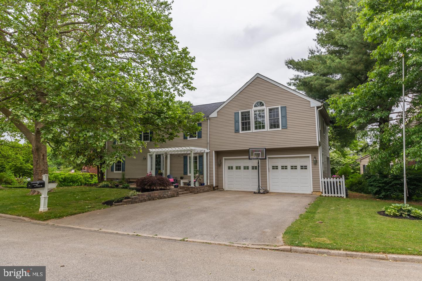 523 Enfield Road Oreland, PA 19075 - Photo 2 of 51 Gallery Image 2