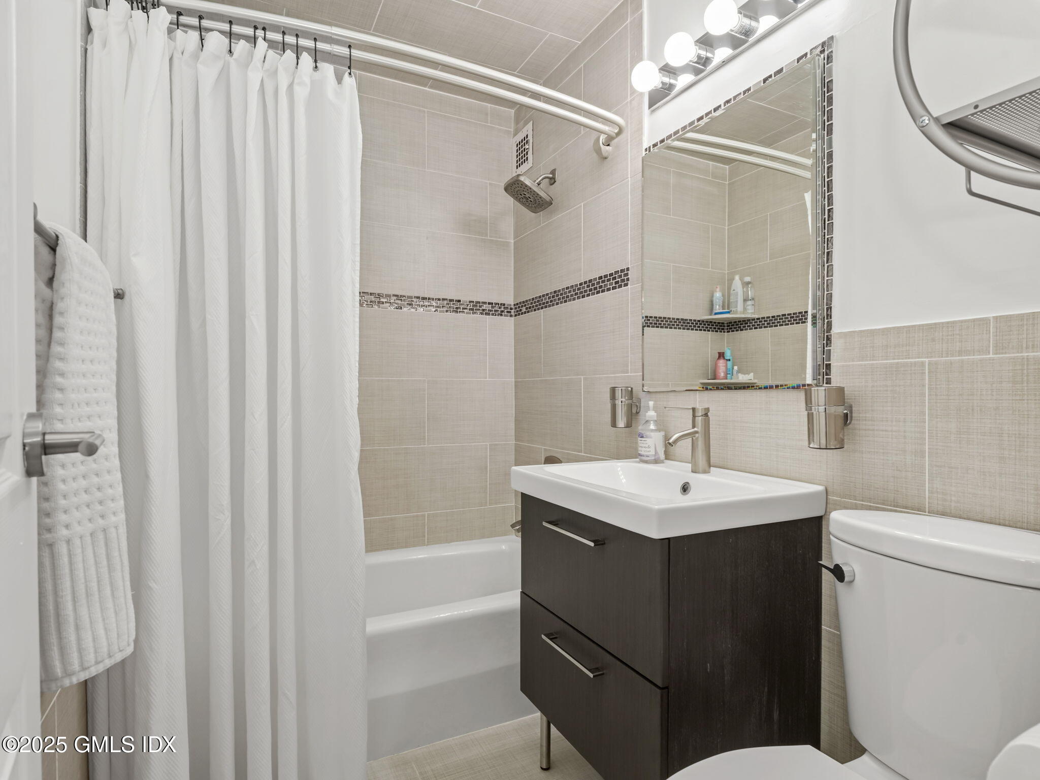 50 Glenbrook Road, Unit 4B Stamford, CT 06902 - Photo 19 of 29 25-web-or-mls-50-glenbrook-rd-unit-4b