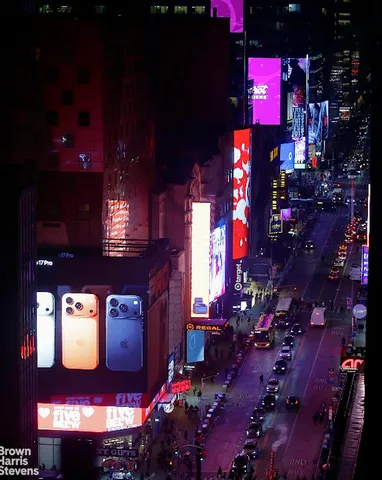 $988,000 | 350 West 42nd Street, Unit 23F | Hell's Kitchen