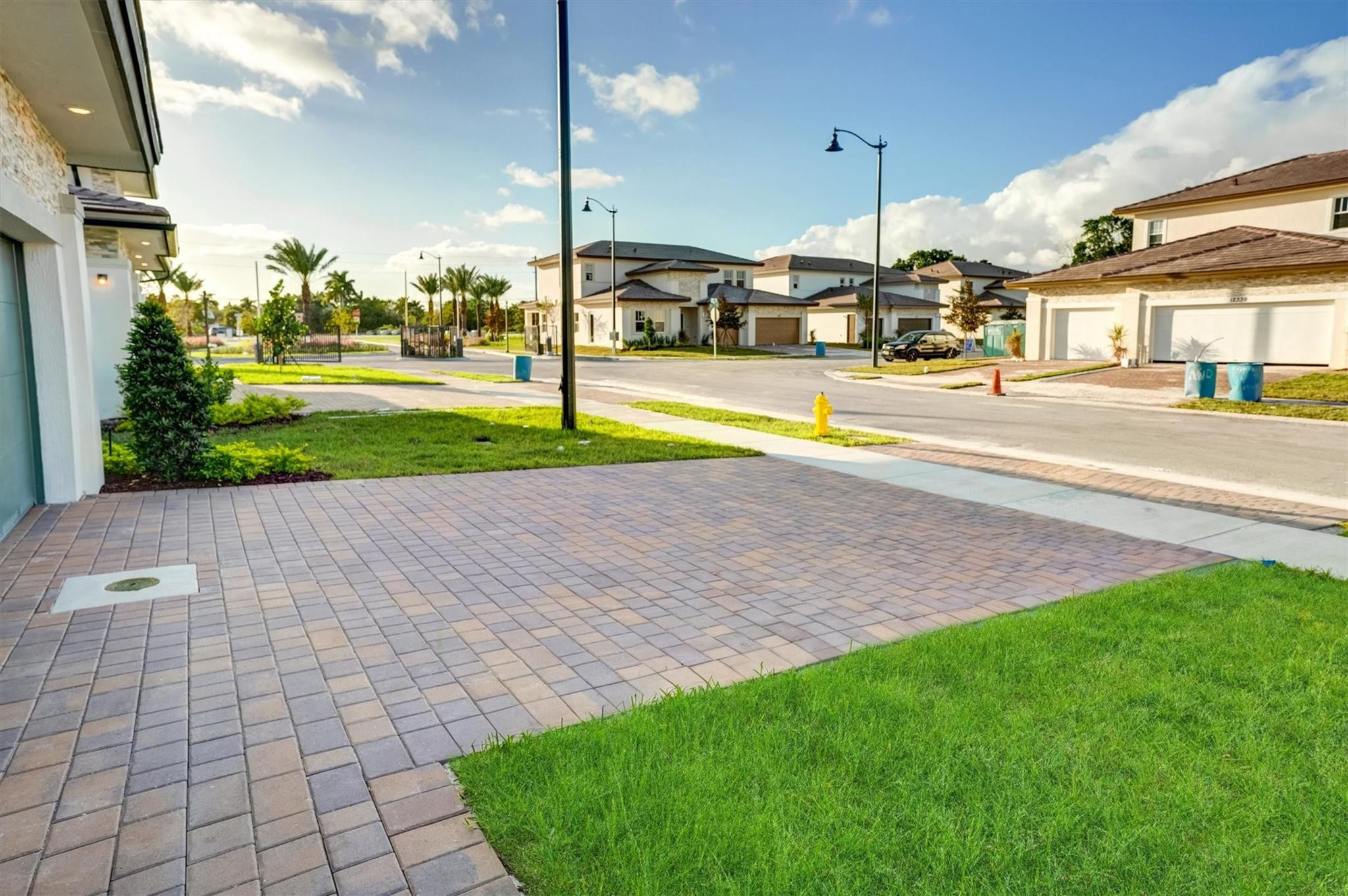 12328 Southwest 43rd Street Davie, FL 33330 - Photo 19 of 95 Large Driveway