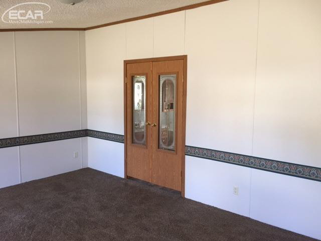 5511 Calkins Road Flint, MI 48532 - Photo 13 of 16 21273020-12.JPG