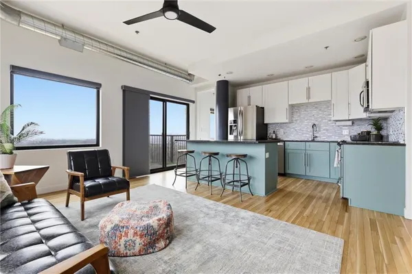 $224,900 | 2940 Baltimore Avenue, Unit 1204, Kansas City, MO 64108