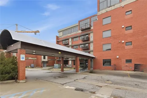 $229,900 | 2940 Baltimore Avenue, Unit 1204, Kansas City, MO 64108
