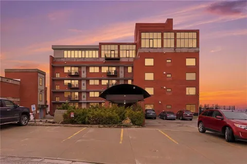 $229,900 | 2940 Baltimore Avenue, Unit 1204, Kansas City, MO 64108