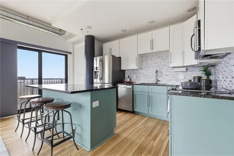 $229,900 | 2940 Baltimore Avenue, Unit 1204, Kansas City, MO 64108