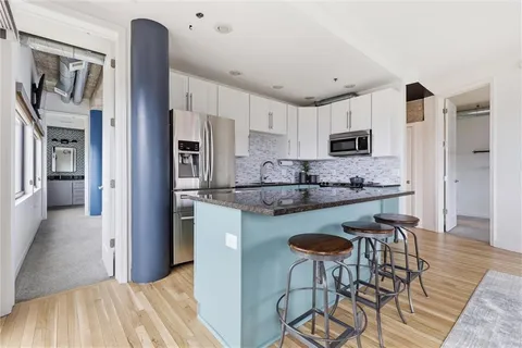 $229,900 | 2940 Baltimore Avenue, Unit 1204, Kansas City, MO 64108