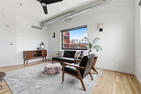 $229,900 | 2940 Baltimore Avenue, Unit 1204, Kansas City, MO 64108