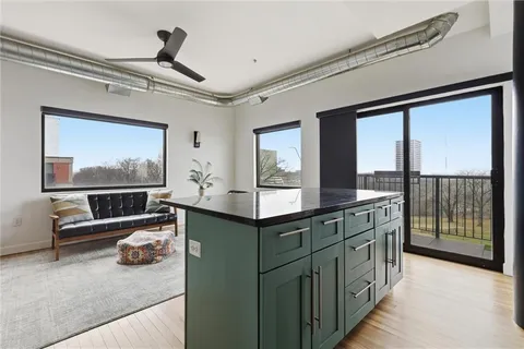 $229,900 | 2940 Baltimore Avenue, Unit 1204, Kansas City, MO 64108