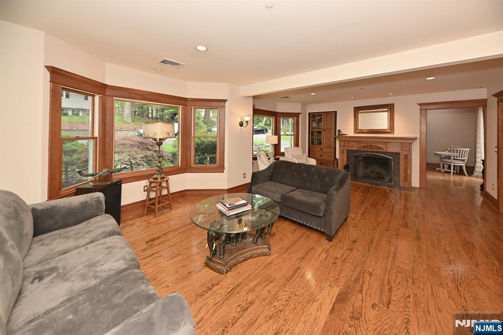 8 Myrtle Street Montvale, NJ 07645 - Photo 9 of 38