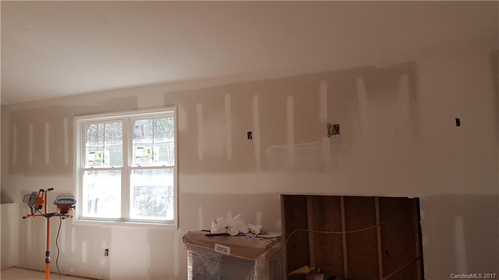 1427 Kelly Hunter Road Marshall, NC 28753 - Photo 6 of 13 Gallery Image 6