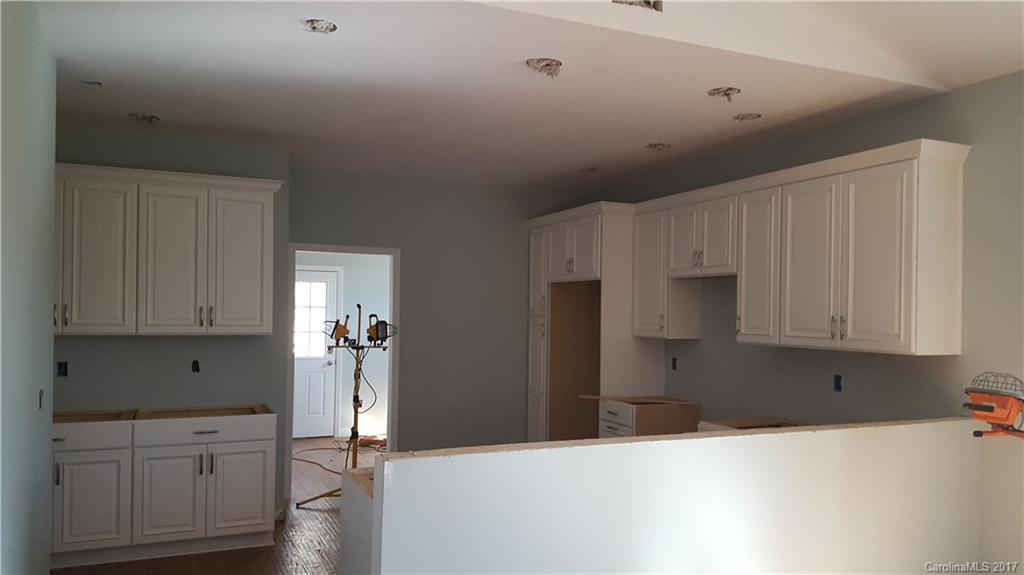 1427 Kelly Hunter Road Marshall, NC 28753 - Photo 7 of 13 Gallery Image 7