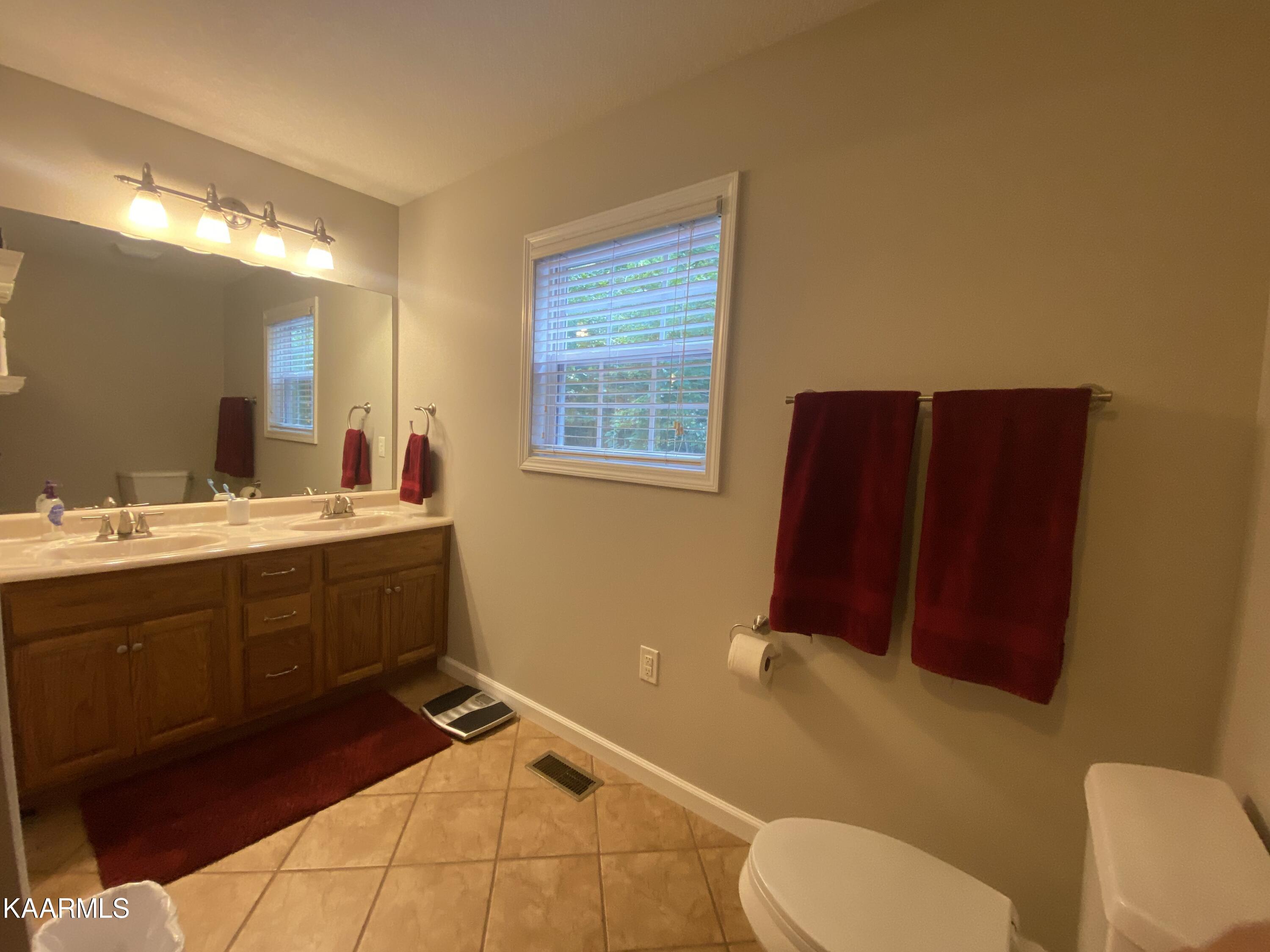 1021 Flathead Road Crossville, TN 38572 - Photo 21 of 43 Master Bath