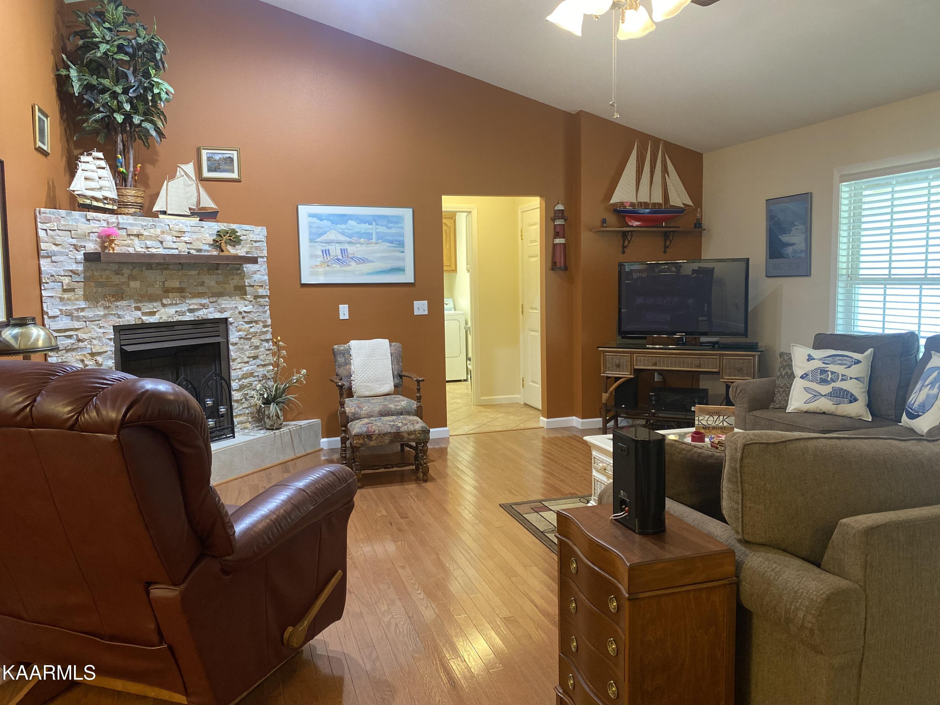 1021 Flathead Road Crossville, TN 38572 - Photo 4 of 43 Livingroom