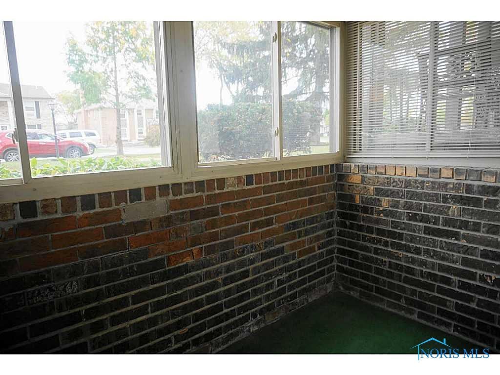 2233 Rockspring Road, Unit 1B Toledo, OH 43614 - Photo 9 of 20 Enclosed Porch.