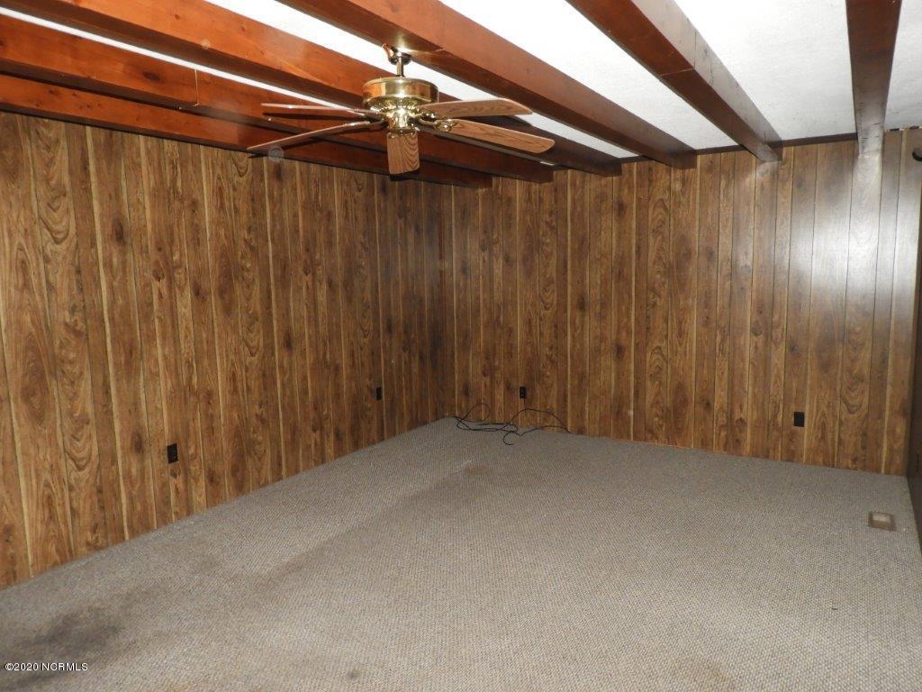 358 Edwards Road Chocowinity, NC 27817 - Photo 10 of 17 19 LIVINGROOM