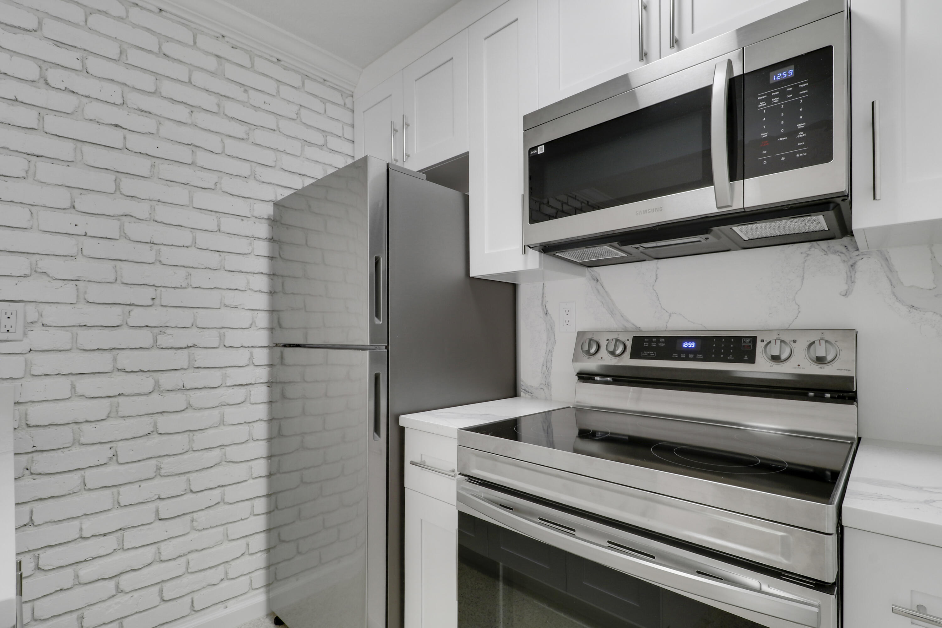 704 Omar Road, Unit 6 West Palm Beach, FL 33405 - Photo 8 of 17 House-32