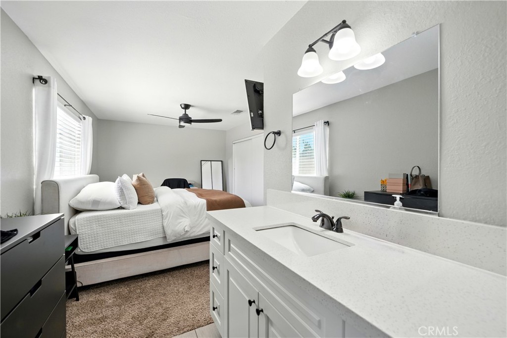 811 West James Street Rialto, CA 92376 - Photo 22 of 43 a en suite bathroom with a double vanity sink and a mirror