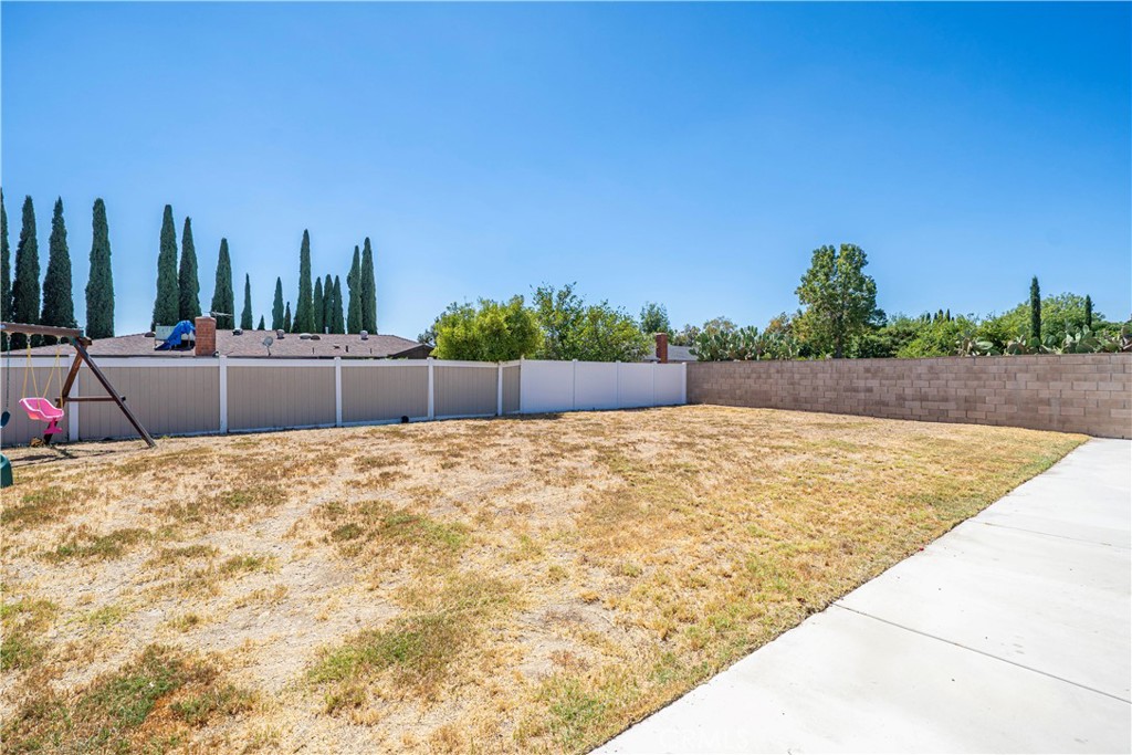 811 West James Street Rialto, CA 92376 - Photo 32 of 43