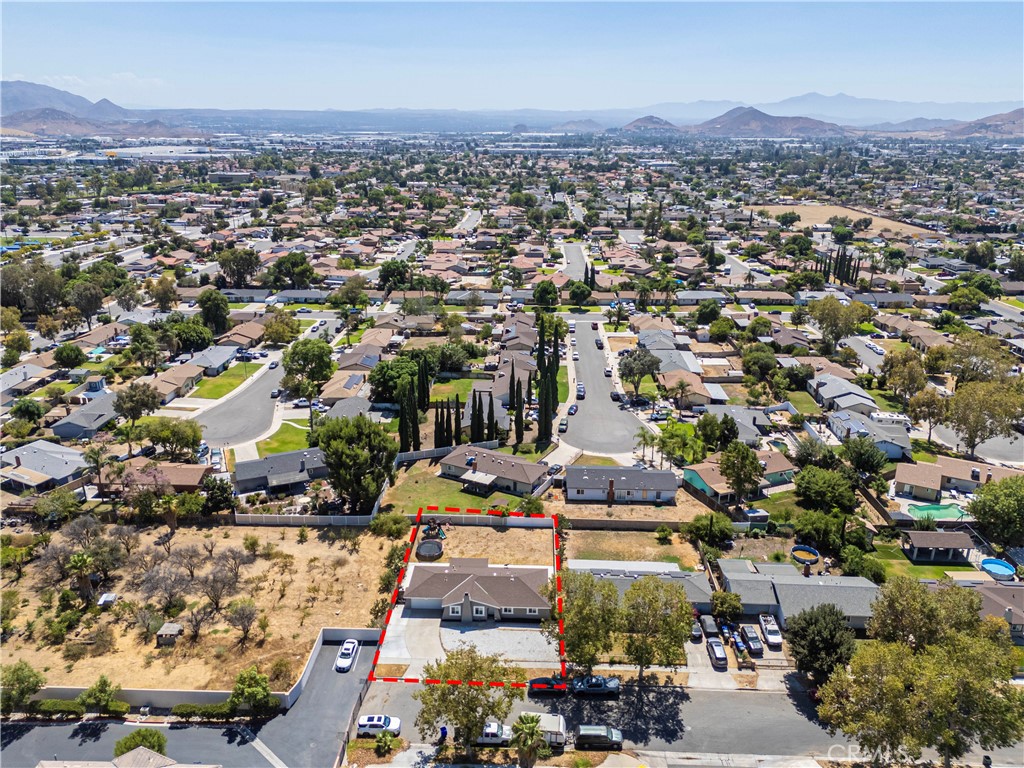 811 West James Street Rialto, CA 92376 - Photo 43 of 43 an aerial view of residential houses with outdoor space