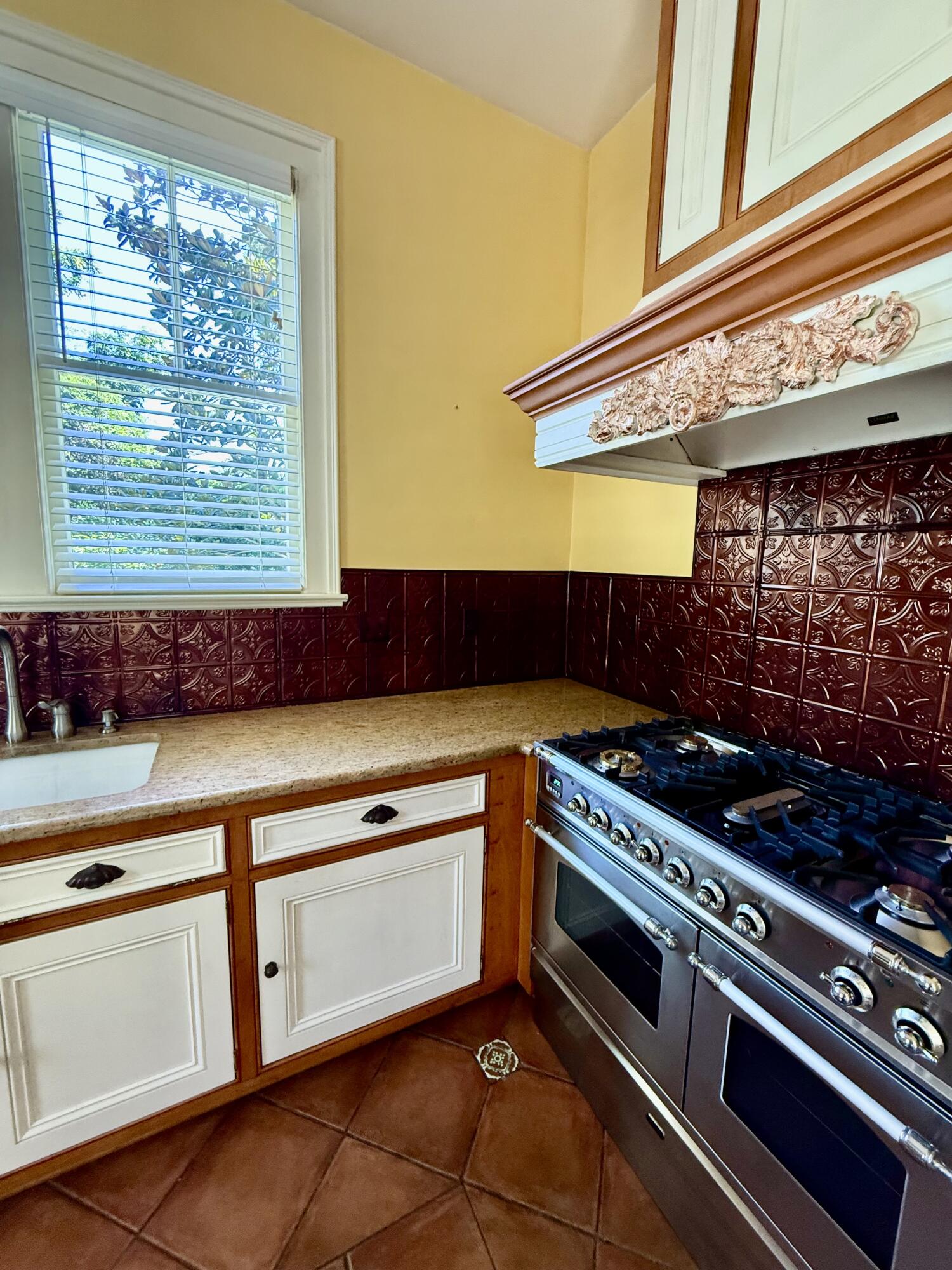 710 South Main Street, Unit A MAIN HOUSE Summerville, SC 29483 - Photo 19 of 54 IMG_0584